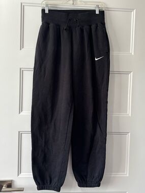 NIKE All-Over Embroidered
Heavyweight Baggy Sweatpants Woman’s size Small
